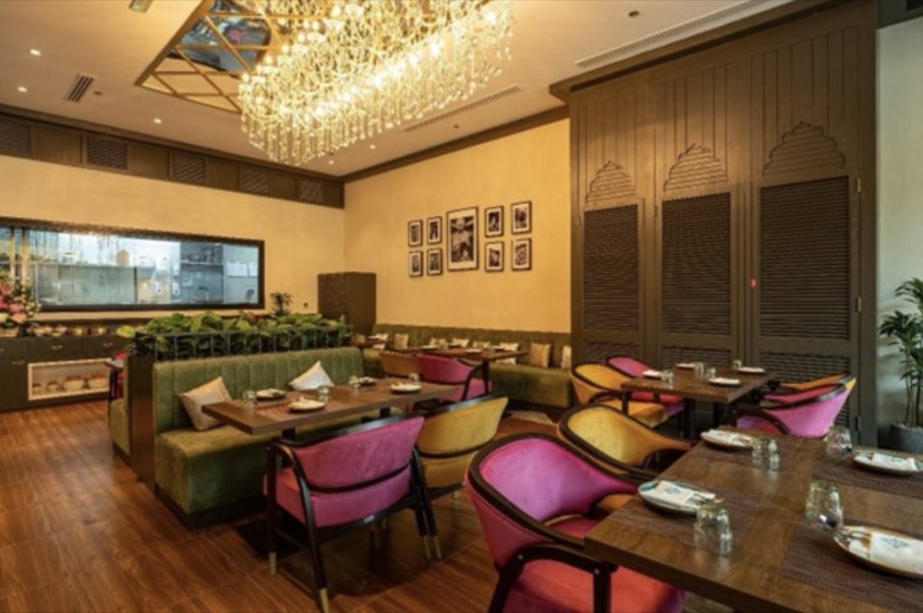 استمتعوا بأجواء الأعياد مع تجربة طعام فاخرة في كاشكان مع الشيف الشهير رانفير برار استمتعوا بأجواء الأعياد مع تجربة طعام فاخرة في كاشكان مع الشيف الشهير رانفير برار